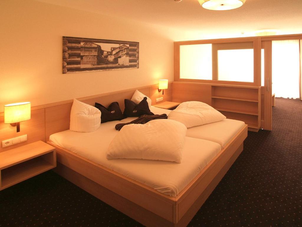 Hotel Roeck Garni Fiss Værelse billede